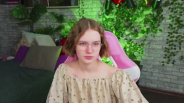 Mia Mooore online show from February 2026 01:31:02 PM