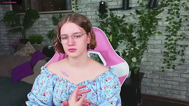 Mia Mooore online show from March 2026 01:18:02 PM