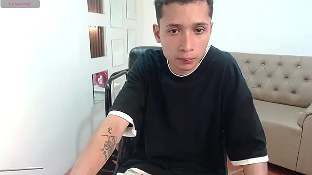 LucassSmith11 online show from April 2026 07:33:01 PM