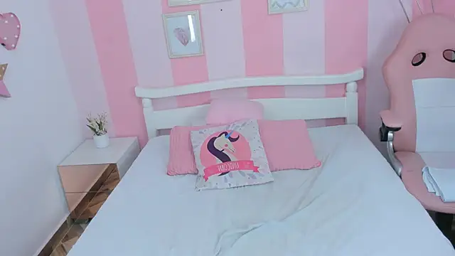 Amaia Monroe online show from December 2025 04:25:01 PM