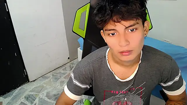 Snapshot of Green_XoX chatting on November 2025 09:08:01 PM Green XoX online show from November 2025 09:08:01 PM