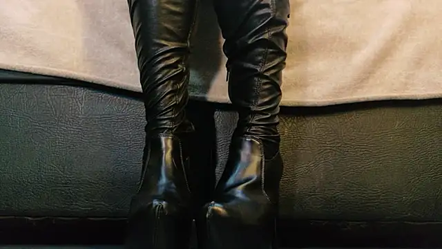 MilaDeRoux online show from February 2026 03:33:01 AM