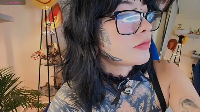 Snapshot of AryRousse chatting on April 2026 03:18:01 AM AryRousse online show from April 2026 03:18:01 AM