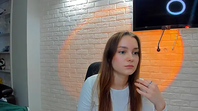 Snapshot of LouiseFlower_ chatting on November 2025 07:33:02 AM LouiseFlower online show from November 2025 07:33:02 AM