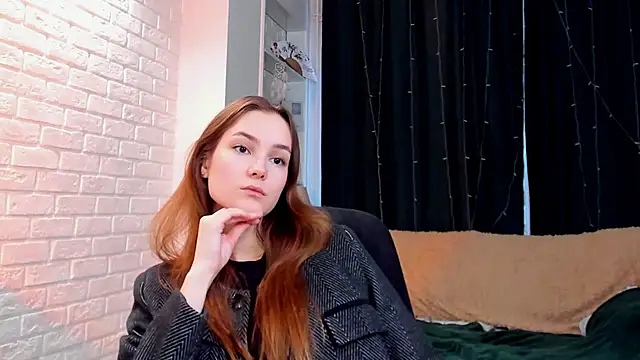 Snapshot of LouiseFlower_ chatting on December 2025 07:14:02 AM LouiseFlower online show from December 2025 07:14:02 AM