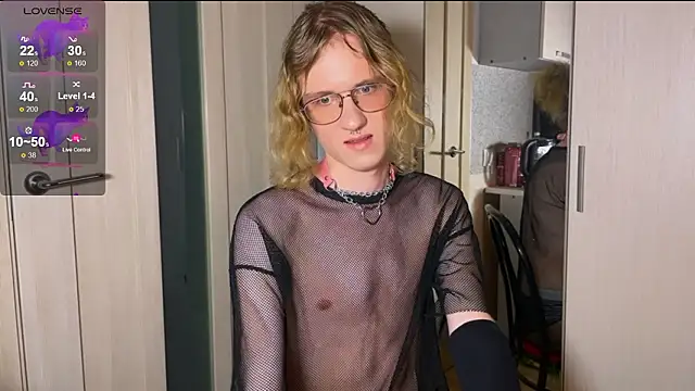 Snapshot of Avery_adam chatting on February 2026 10:38:01 PM Avery adam online show from February 2026 10:38:01 PM