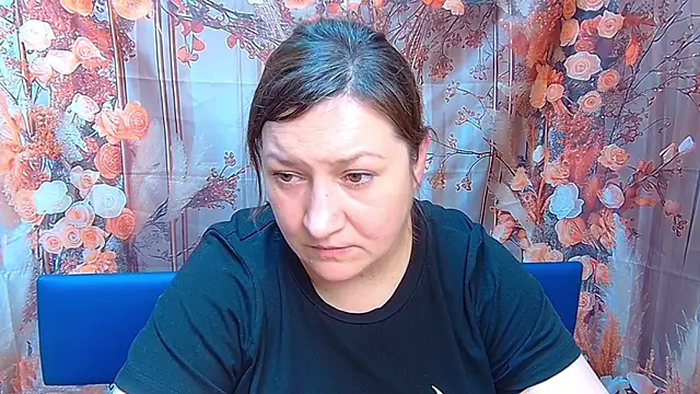 Snapshot of NadinForest chatting on December 2025 12:32:01 PM NadinForest online show from December 2025 12:32:01 PM