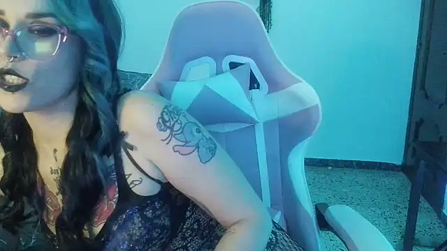 blackrose1997 online show from April 2026 01:01:01 PM