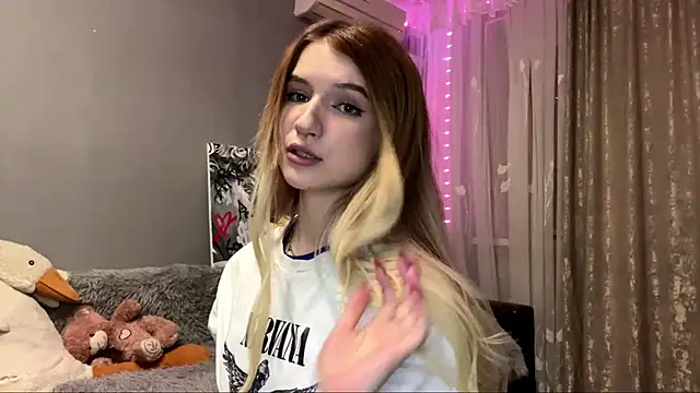 Snapshot of VikkiWittel chatting on November 2025 06:44:02 PM VikkiWittel online show from November 2025 06:44:02 PM