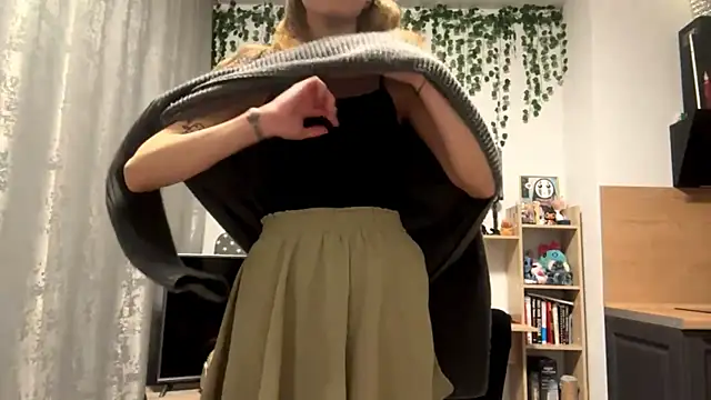  VlalV  online show from December 2025 03:06:01 PM