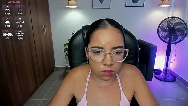 Snapshot of alana_martiins chatting on June 2026 07:53:01 PM alana martiins online show from June 2026 07:53:01 PM