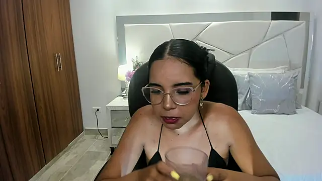 Snapshot of alana_martiins chatting on June 2026 11:42:01 PM alana martiins online show from June 2026 11:42:01 PM