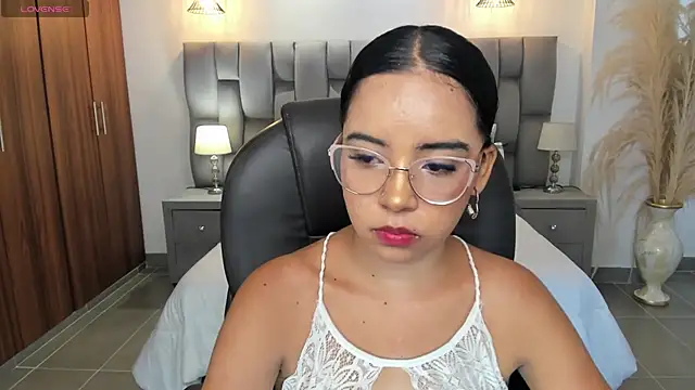 Snapshot of alana_martiins chatting on July 2026 06:56:02 PM alana martiins online show from July 2026 06:56:02 PM