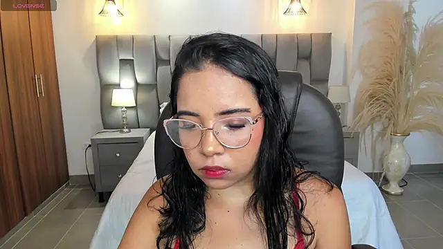 Snapshot of alana_martiins chatting on July 2026 01:35:02 PM alana martiins online show from July 2026 01:35:02 PM