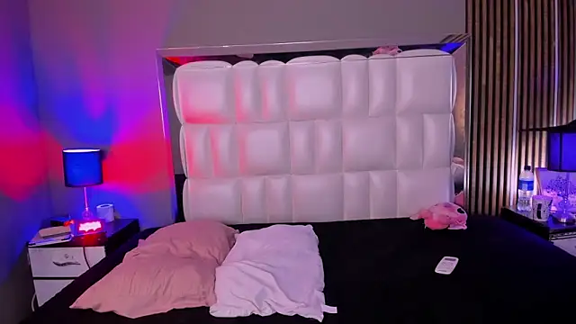 xCharlotte 20 online show from December 2025 10:39:02 PM