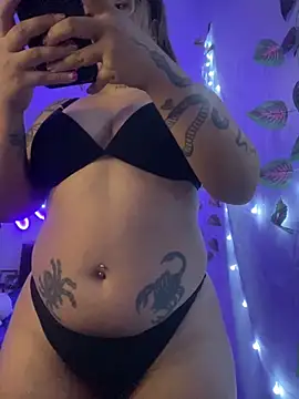 Lindalatina2001 online show from April 2026 09:01:01 PM