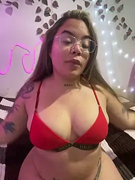 Snapshot of Lindalatina2001 chatting on April 2026 07:44:02 PM Lindalatina2001 online show from April 2026 07:44:02 PM