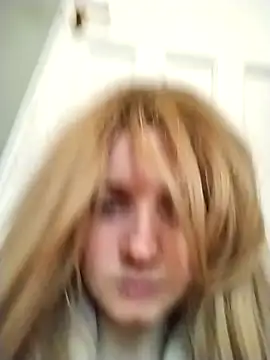 Snapshot of Amy01112 chatting on December 2025 02:25:01 PM Amy01112 online show from December 2025 02:25:01 PM