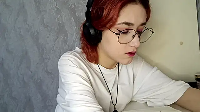 Snapshot of LinaWatter chatting on December 2025 11:41:02 AM LinaWatter online show from December 2025 11:41:02 AM