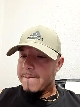 Snapshot of Lalin2323 chatting on February 2026 01:24:02 AM Lalin2323 online show from February 2026 01:24:02 AM