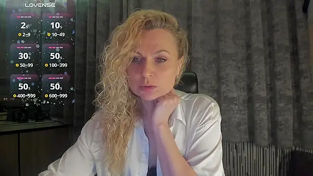 LanaLight x online show from April 2026 08:31:01 PM