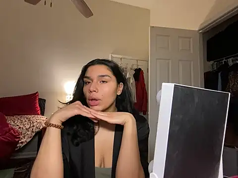 Snapshot of lunabellaX0 chatting on February 2026 04:43:01 AM lunabellaX0 online show from February 2026 04:43:01 AM