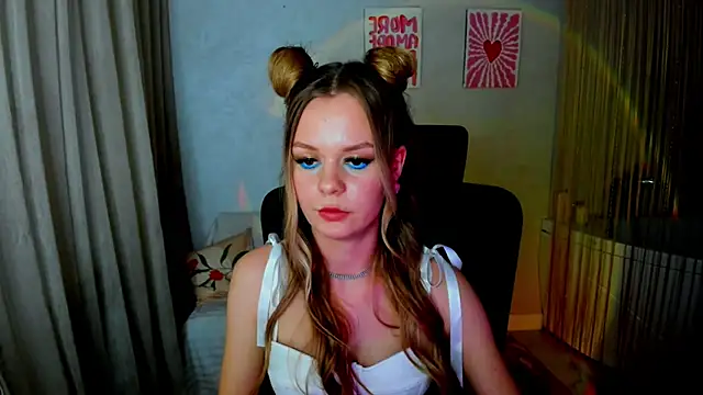 Snapshot of MidnighteAura chatting on March 2026 07:38:01 PM MidnighteAura online show from March 2026 07:38:01 PM