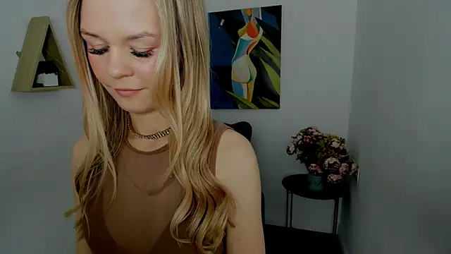 Snapshot of MidnighteAura chatting on May 2026 02:56:01 PM MidnighteAura online show from May 2026 02:56:01 PM