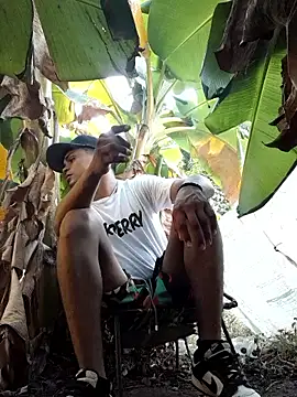 Snapshot of youngboypiss chatting on December 2025 08:04:02 PM youngboypiss online show from December 2025 08:04:02 PM