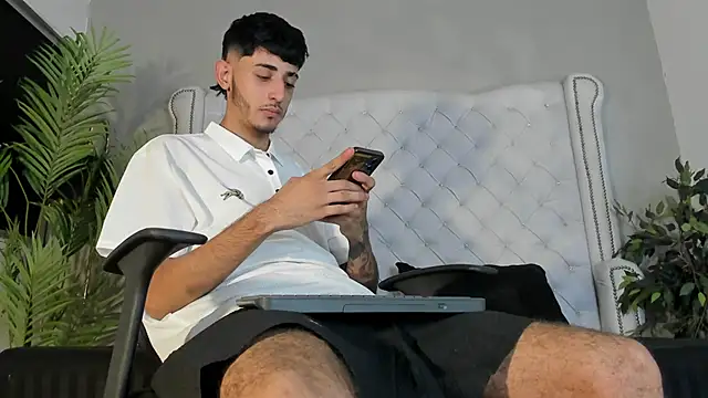 Snapshot of martonny25 chatting on December 2025 03:25:01 AM martonny25 online show from December 2025 03:25:01 AM