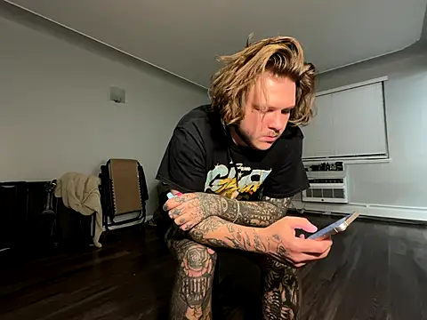 Snapshot of Tatertats chatting on December 2025 05:35:02 AM Tatertats online show from December 2025 05:35:02 AM