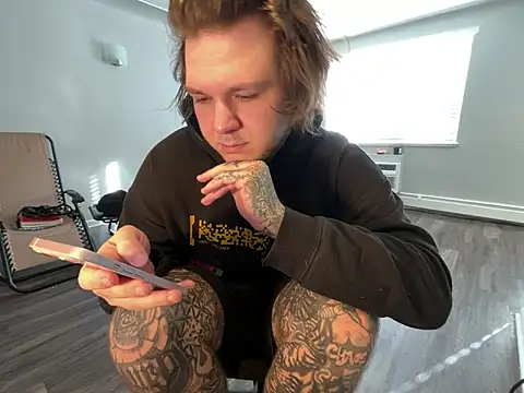 Tatertats online show from December 2025 08:25:01 PM