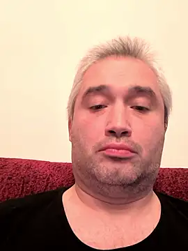 Olomoucak1982 online show from December 2025 04:48:02 PM