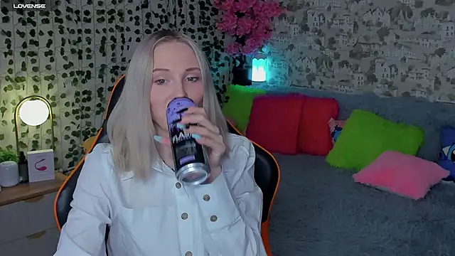 Gina Gina love online show from May 2026 01:12:01 AM