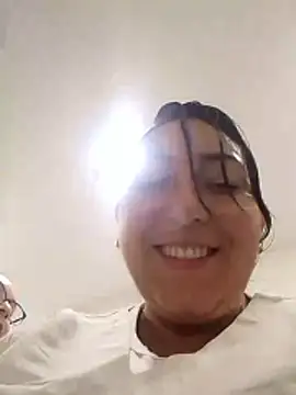 Valeria montana  online show from April 2026 01:28:01 PM