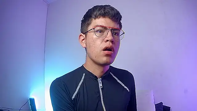 Snapshot of nicolatinboy chatting on February 2026 09:04:01 PM nicolatinboy online show from February 2026 09:04:01 PM