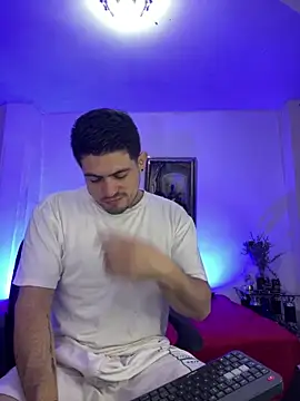 williamsmiiths16 online show from April 2026 11:50:02 AM