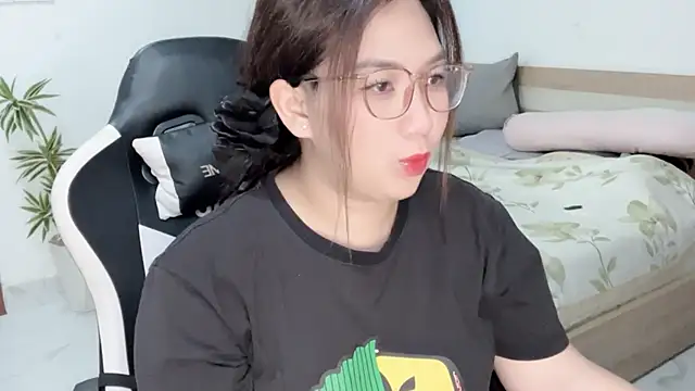 Snapshot of Ni-Ni_2K chatting on June 2026 12:17:02 AM Ni-Ni 2K online show from June 2026 12:17:02 AM