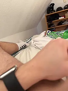 hannes256102 online show from April 2026 02:25:02 PM