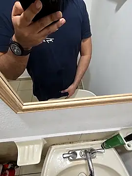 Snapshot of CharlyyX chatting on December 2025 02:10:02 AM CharlyyX online show from December 2025 02:10:02 AM