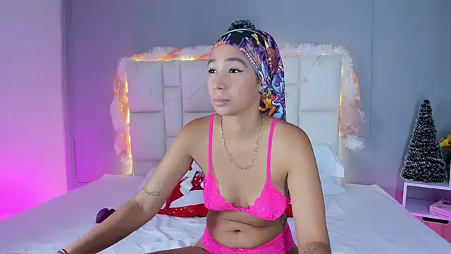 Snapshot of EmmaLawrence_ chatting on December 2025 04:35:02 PM EmmaLawrence online show from December 2025 04:35:02 PM