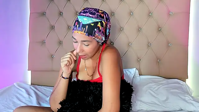 Snapshot of EmmaLawrence_ chatting on December 2025 07:11:01 PM EmmaLawrence online show from December 2025 07:11:01 PM