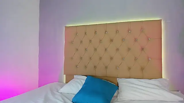 Snapshot of EmmaLawrence_ chatting on January 2026 08:03:01 PM EmmaLawrence online show from January 2026 08:03:01 PM