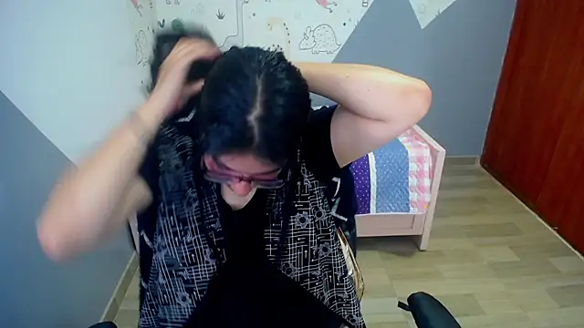 eva smit t online show from December 2025 02:39:02 AM