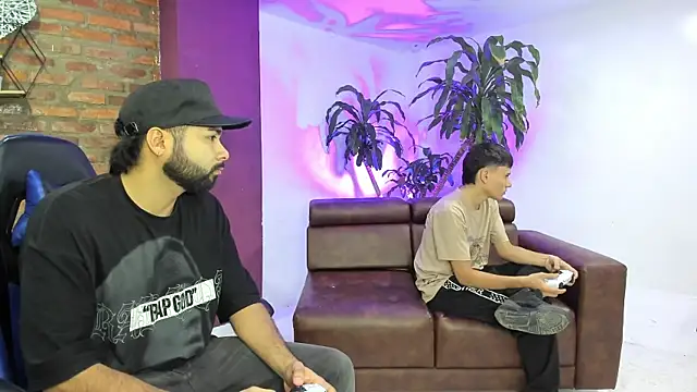 HotThreesoome online show from December 2025 12:55:02 PM