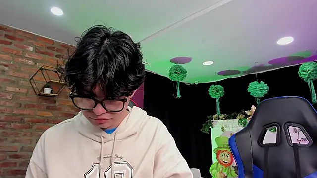 HotThreesoome online show from March 2026 12:32:02 PM