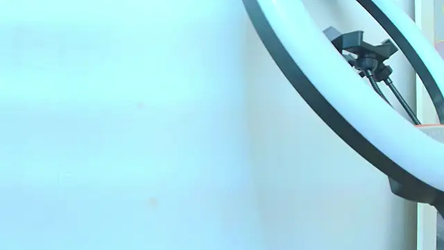 AprillRoss online show from December 2025 12:34:02 PM