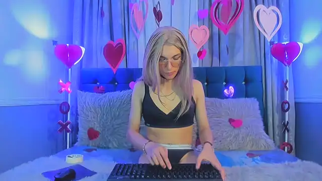 Snapshot of Lis_Pearson chatting on February 2026 03:45:01 AM Lis Pearson online show from February 2026 03:45:01 AM