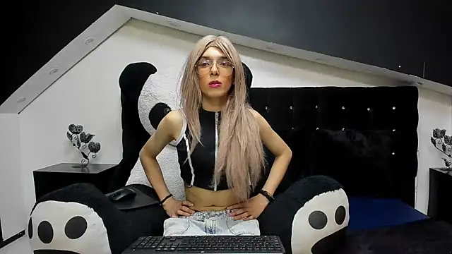 Snapshot of Lis_Pearson chatting on March 2026 08:33:01 PM Lis Pearson online show from March 2026 08:33:01 PM