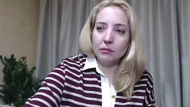Snapshot of sweetpussy chatting on May 2026 04:33:01 PM sweetpussy online show from May 2026 04:33:01 PM